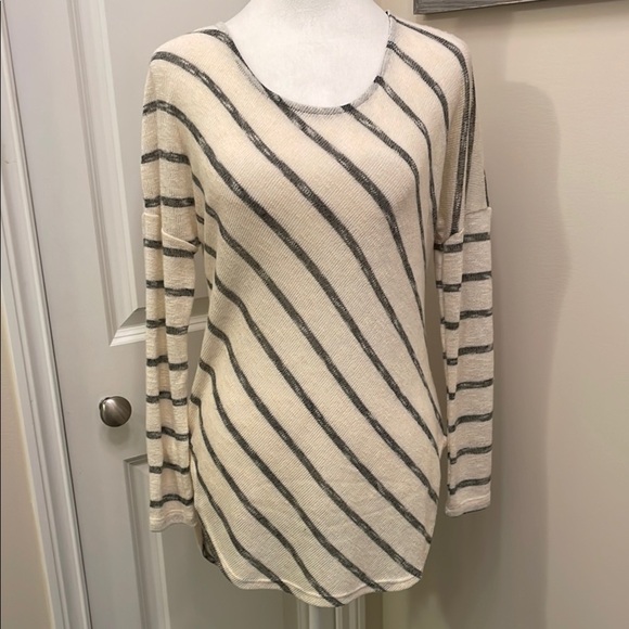 Bar III Sweaters - NWT Bar III Stripped pullover scoop neck sweater Crean & Gray, long sleeve